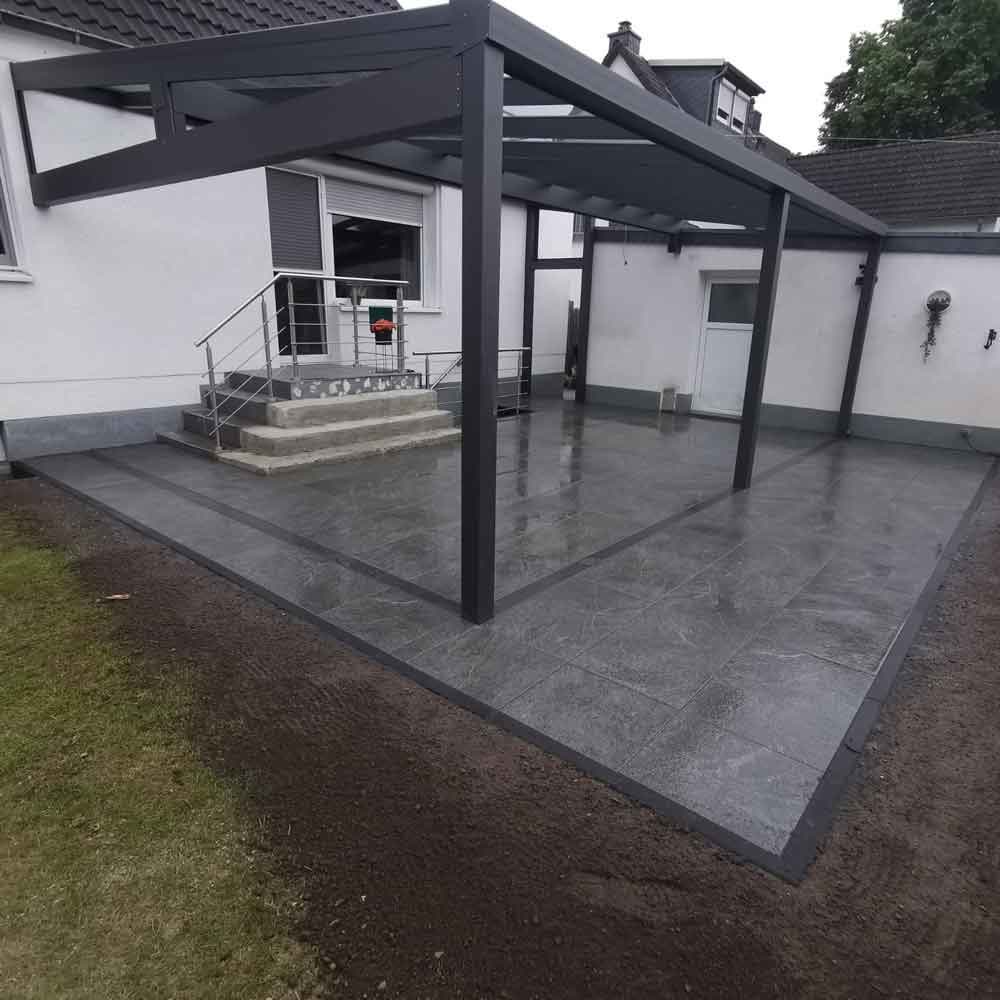 Terrasse nachher: fertige Sitzfläche im Garten